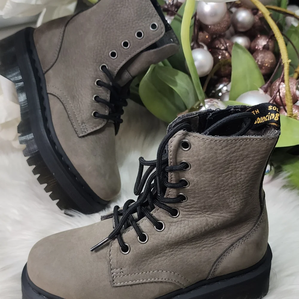 Dr. Martens Jadon leather platform Women boots size5 New